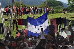 바이든, 베네수난민 수십만명에 법적 보호 18개월 연장