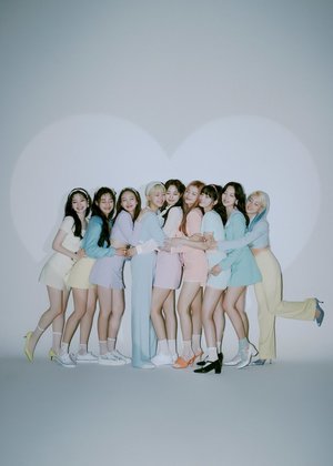 트와이스, K팝 그룹 &apos;7년 징크스&apos; 없다…전원 JYP와 재계약