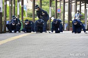 日경찰, 오늘 아베 피격 대규모 현장 검증…"2번 총격에 총알 12발 발사"