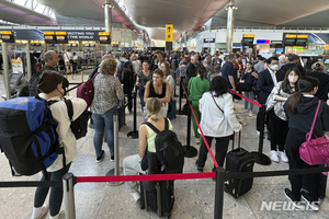 런던 히드로 공항, 항공사들에 출국 항공편 추가 판매 중단 요청