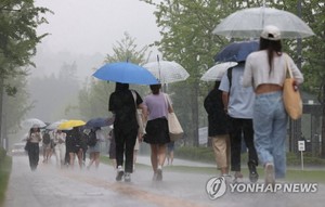수도권에 100㎜ 넘는 폭우, 밤까지 비 계속…비 급한 전남·경남엔 안 내려