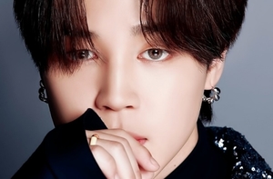 &apos;Brand King Jimin&apos; 방탄소년단 지민, K팝 최초 3D 렌티큘러 화보집 베스트셀러 1위 연속…온라인 서점가 평정