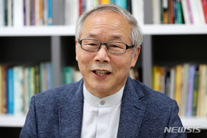 [인터뷰]이근복 목사 "교회는 한국 근현대사 산증인...소중한 가치 나누고 싶었어요"