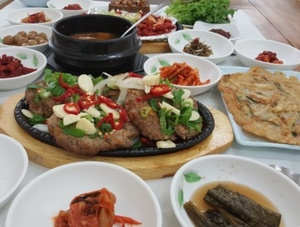 ‘생생정보’ 단양 고수동굴 마늘떡갈비·더덕구이 맛집 위치는? 매기매운탕-더덕비빔밥-산채정식 外