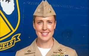 美해군 정예 공중곡예비행팀에 여성 최초 전투기 조종사 임명