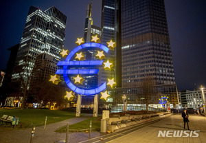 ECB, 예치금리 0.50%p 올려 0%…11년만의 첫 금리인상