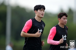 &apos;2003년생 막내&apos; 강성진, A매치 데뷔골…한국, 홍콩에 1-0 전반 리드