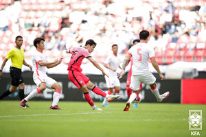 &apos;막내 강성진 멀티골&apos; 한국, 홍콩 3-0 꺾고 동아시안컵 2연승(종합)