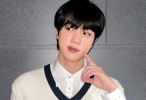 ‘Worldwide Handsome Jin&apos; 방탄소년단 진, 청순하고 사랑스러운 매력으로 소년미 &apos;뿜뿜&apos;