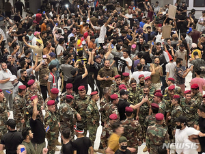 이라크 시위대, 새 총리 지명에 항의 국회의사당 난입