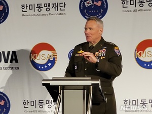 주한미군사령관 "한국전쟁 안 끝나…싸워 이길 준비 돼야"