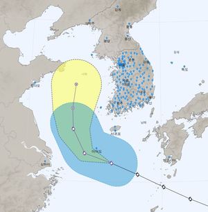 [날씨] 제5호 태풍 &apos;송다&apos;, 물폭탄 싣고 북상중…한라산 탐방로 등 통제