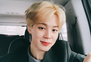 ″With Jimin till the end″ 방탄소년단 지민, 인사도 잘하는 슈퍼스타...공항패션으로 출국장 압살→전세계 실시간 트렌드 1위