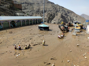 이란 전역 일주일 넘게 홍수…최소 80명 사망