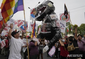 페루 총리 사임.. 사상 최악의 정치위기 가속화
