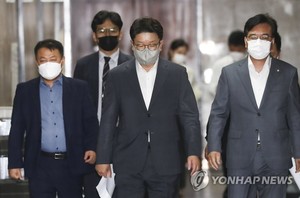 이준석, &apos;대표직 박탈&apos;에 &apos;법적대응&apos; 벼랑끝 전술…가처분 신청 법원 인용시 반격 기반