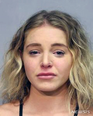 남친 흉기살해한 美모델 커트니, 하와이서 체포