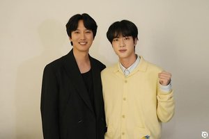 ‘경이로운 비주얼 요정들‘ 방탄소년단 진과 김남길, 드디어 눈부신 투샷 공개 “이게 나라지”