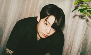 &apos;Visual King JK&apos; 방탄소년단 정국, 절정의 시크 아우라X도발 눈빛X섹시 타투 &apos;숨멎&apos;→출구 없는 마성 &apos;냉미남 포스&apos;