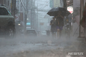 [오늘 날씨] 충청·전북 시간당 30㎜ 비…"피해 대비해야"
