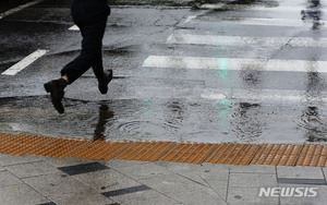 [내일 날씨] 전국 비소식…남부 시간당 50㎜ 폭우 가능성
