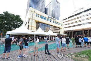 오후 9시기준 코로나19 확진자 17만5765명, 넉달새 최다…한국 코로나19 발병 점유율 17.0%로 2위