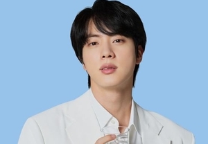 ″Worldwide Handsome SEOKJIN″…방탄소년단 진, &apos;청순미+세련미&apos; 완벽한 아름다움으로 순백의 카리스마 발산