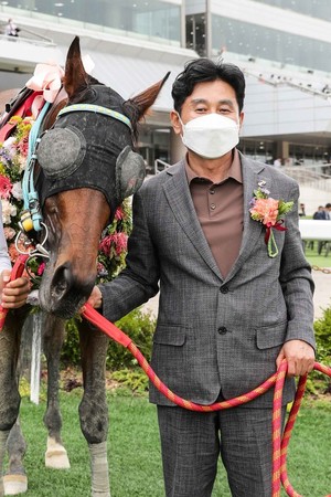 부산경남경마공원 권승주 조교사, 개인통산 400승 위업