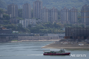중국, 가뭄과 폭염에 양쯔강 말라붙어 산업생산 차질