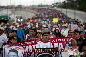 멕시코, 대학생 43명실종 관련 83명에 체포영장 -CNN