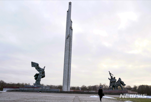 라트비아, 23일 옛 소련 나치에의 승리 기념물 철거 계획