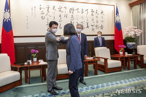 차이잉원 "中침략시 인·태 큰 충격"…日의원단 "용납 못해"(종합)