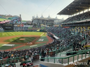 KBO, SSG·롯데 신인 선수 사전 접촉 논란 &apos;무혐의&apos; 결론