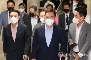 국민의힘 의총서 격론…비대위 체제하의 직무대행 체제론과 비대위 해체론 격돌