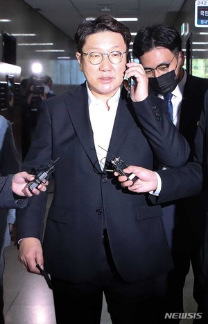 국민의힘, 의원총회 결의에도 &apos;윤핵관&apos; 권성동 사퇴론 &apos;분출&apos;…"민심외면"·"오기부려"