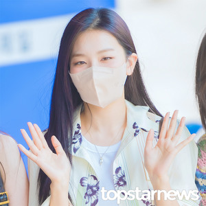 [HD포토] 레드벨벳 슬기, ‘크게 보면 더 좋은 무쌍의 매력’ (김포공항 출국)