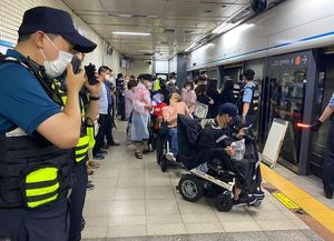 지하철 4호선, &apos;전장연&apos; 장애인 단체 시위…30일~9월 2일까지 진행
