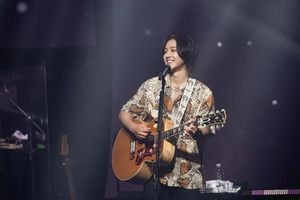 "힘들고 고된 3년"…김현중, 아내 임신 발표→월드투어 시작 소감