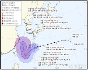 &apos;매미&apos;만큼 센 초강력 태풍 &apos;힌남노&apos; 북상...대한해협 통과냐 부산 상륙이냐 이동경로 불분명해 주시 필요