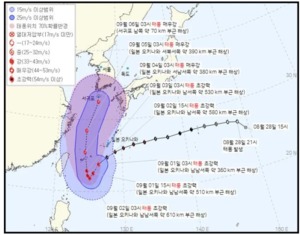 &apos;초강력 태풍&apos; 힌남노, 예상경로 보니…2003년 &apos;매미&apos; 연상 돼 