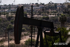 국제유가 급락 지속…S-Oil 등 정유株 줄줄이 하락