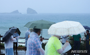 [오늘 전국 날씨] 11호 태풍 힌남노 영향 제주도·남해안 순간 풍속 최대 20m...강한 비 동반