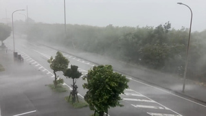 일본도 힌남노 &apos;비상&apos;…오키나와, 내일까지 200㎜ 폭우·최대풍속 60m/s