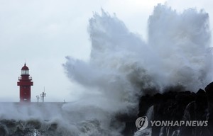 11호 태풍 힌남노 북상에 중대본 3단계, 위기경보 &apos;심각&apos; 상향…"6일 출근시간 조정권고"