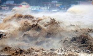 여러모로 &apos;이례적&apos;인 제11호 태풍 &apos;힌남노&apos;…"이런 태풍은 처음"