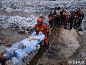 중국 쓰촨 6.8지진 사망자 65명으로 늘어…사상자 계속 증가(종합)
