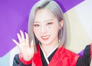 “어깨 부상 통증으로”…이달의 소녀(LOONA) 하슬, 월드 투어 ‘LOONATHEWORLD in Europe’ 불참 결정 (전문)