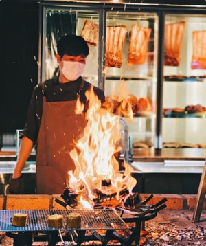 ‘생방송투데이-리얼맛집’ 서울 개봉동 흑마늘스테이크 바비큐집 맛집 위치는? 우드파이어그릴로 격이 다른 육향!