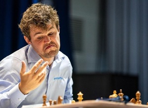 세계챔피언 타이틀 내놓은 체스 선수, 패배하자 부정행위 의혹 제기