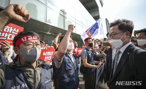 산은 강석훈號 출범 100일…부산이전·구조조정 난제 산적